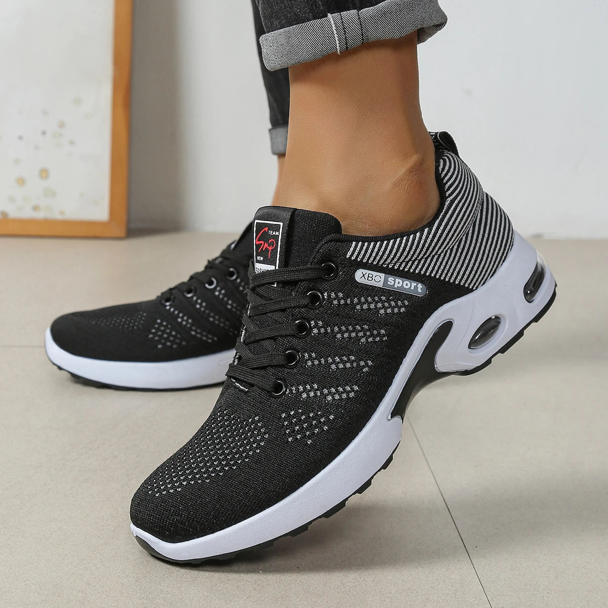 Men's Breathable Lace-Up Non-Slip Running Fashion Sneakers